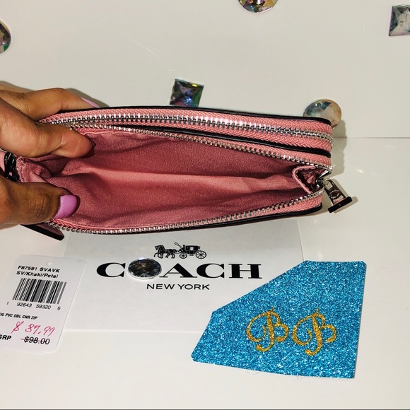 SOLD ONⓂ️COACH DOUBLE ZIP WRISTLET SIGNATURE PETAL - Picture 4 of 4